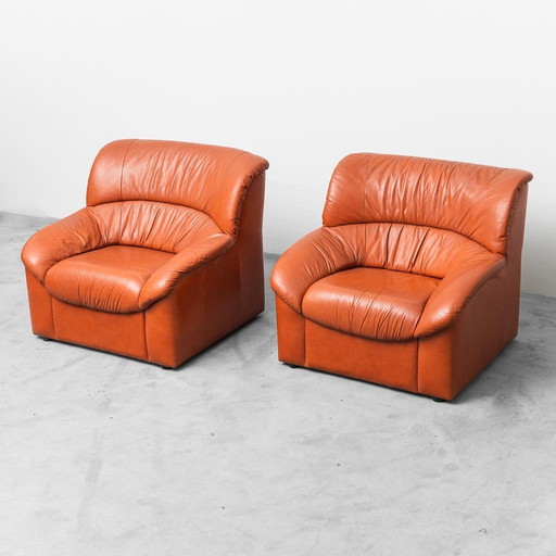 COPPIA DI POLTRONE VINTAGE IN PELLE ARANCIO ANNI ’70 MODERNARIATO