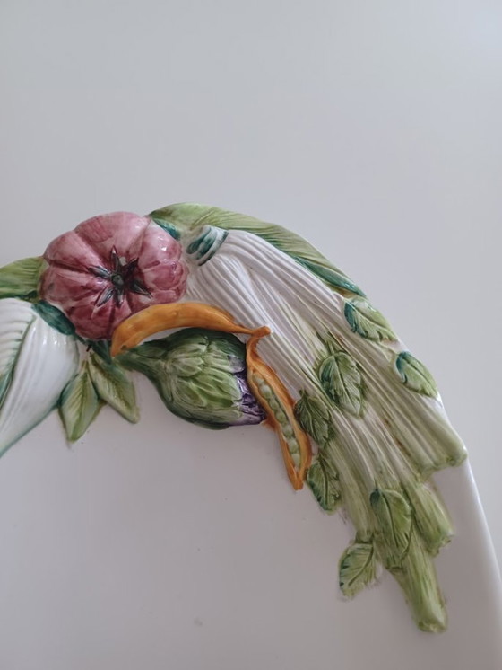 Image 1 of Fuente italiana de mediados de siglo. Barbotina pintada a mano y marcada.