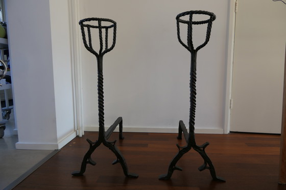 Image 1 of Paire de grands fers à repasser ou boules à feu en fer forgé (Andier)