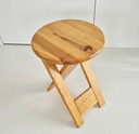 Sgabello pieghevole di design, in legno di pino, circa 1980