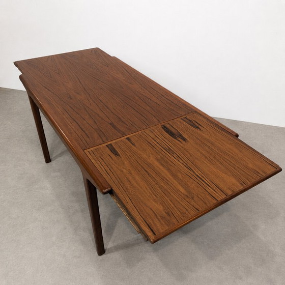 Image 1 of Table de salle à manger scandinave en teck de Johannes Andersen pour Uldum