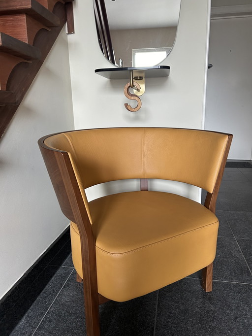 Poltrona lounge dal design compatto Conde House - noce massello e pelle di alta qualità