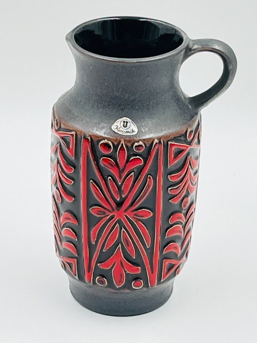 Vaso in ceramica a rilievo della Germania occidentale, rosso, anni '70