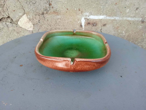Vintage ceramic ashtray – Signature to decipher
