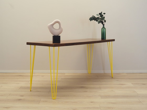 Image 1 of Bureau en bois de rose, design danois, années 1970, production : Danemark