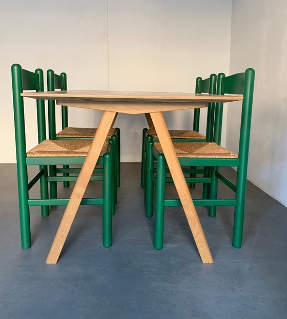 Image 1 of 4 Italiaanse stoelen van hout en riet.