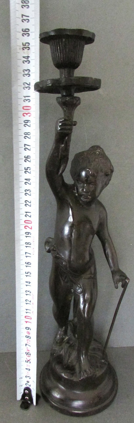 Bronzener Putto Kerzenhalter, Braun, Klassiek (Foto 7 von 7)
