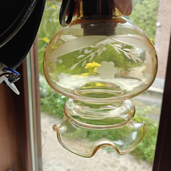 Image 1 of Lampada a sospensione vintage in vetro ambrato con decorazioni incise, anni '70.