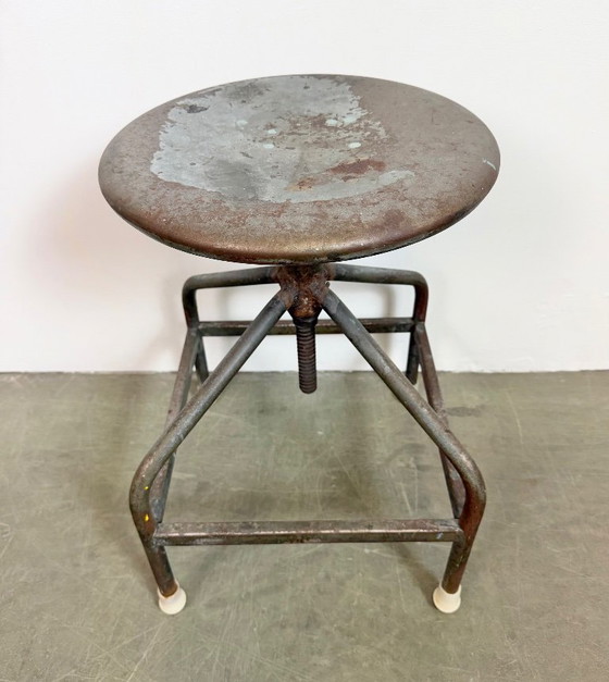 Image 1 of Tabouret pivotant industriel en fer, hauteur réglable, années 1960