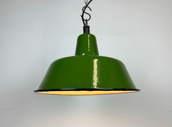 Image 1 of Lampe industrielle en émail vert de Zaos, années 1960