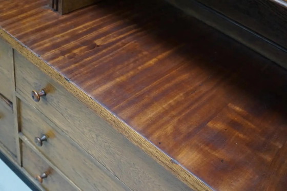 Image 1 of Grand meuble ancien Art Déco en chêne, style boutique de chocolat allemande, années 1920