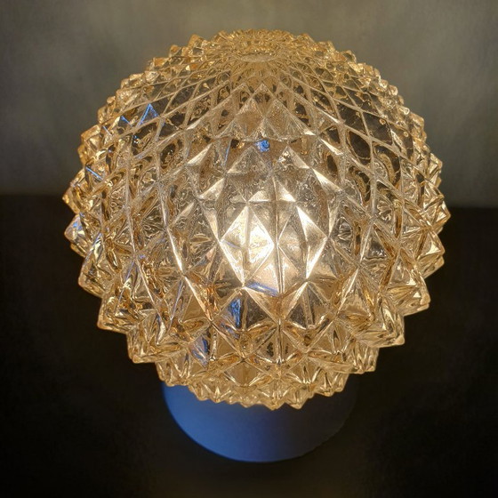 Lampada da soffitto in stile Mid-Century con struttura a pigna/ambra e oro – Plafoniere, Plastic, Glass (photo 5 of 11)