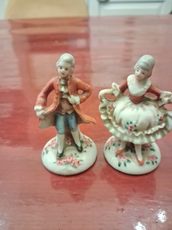 Twee porceleinen beeldjes man en vrouw, Decoratieve objecten, Porselein, Meerdere kleuren (foto 2 van 5)