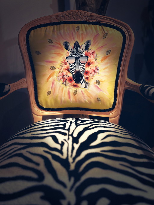 Poltrona zebrata e stravagante