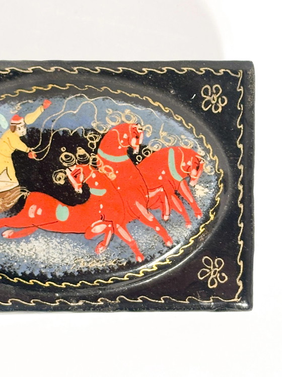 Boîte russe Palekh en papier mâché laqué avec Troïka, XXe siècle, Objets déco (photo 3 sur 9)