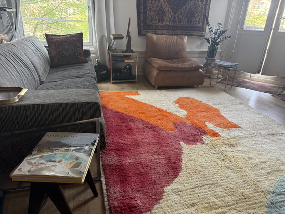 Image 1 of Abstracte Marokkaanse wollen mat 305 × 193 cm – Sculpturaal ontwerp