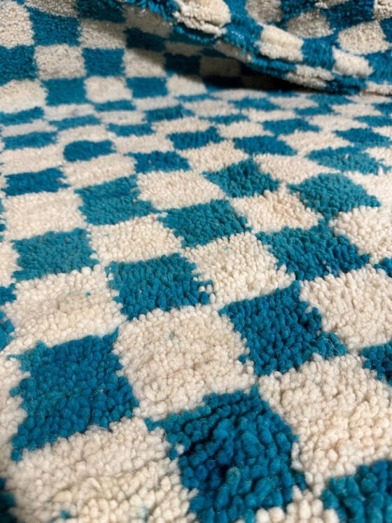 Image 1 of Tapis marocain moderne à carreaux bleus et crème 300 x 200 cm – Dimensions sur mesure