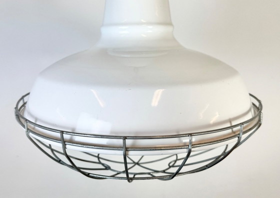 Image 1 of Industriële witte geëmailleerde fabriekshanglamp van Benjamin USA, jaren 60