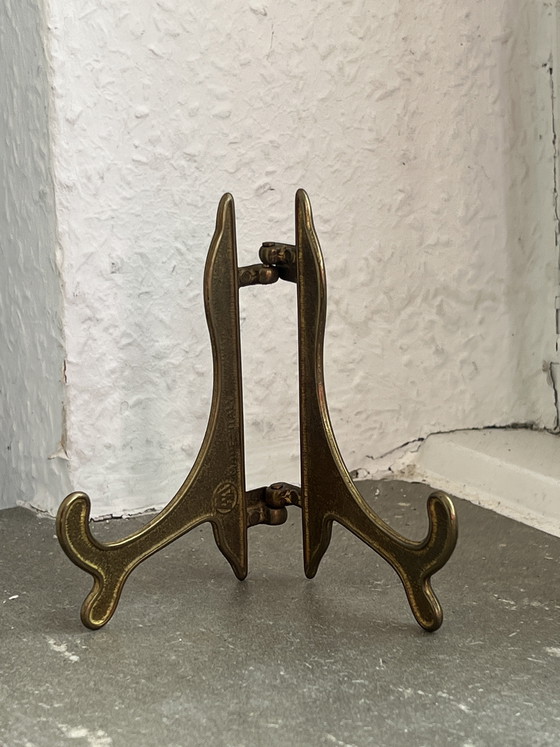 Image 1 of Soporte plegable para platos de latón fundido ornamentado de estilo italiano antiguo
