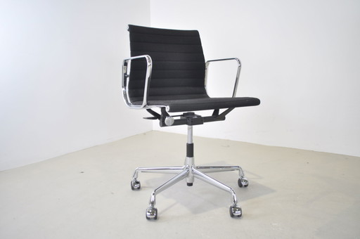 Vitra EA117 Ch &amp; R Eames, sedia da ufficio con schienale basso