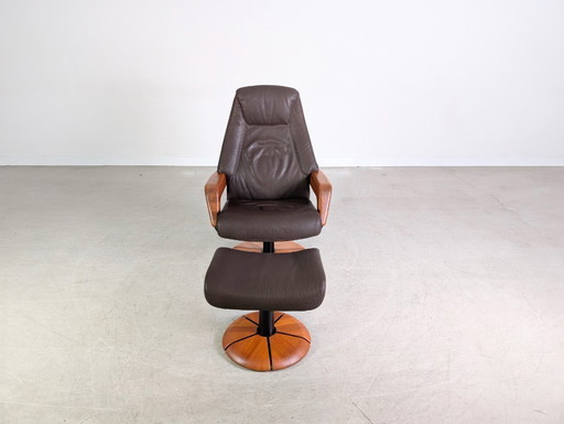 Sillón de teca de mediados de siglo con diseño HS de cuero y otomana danesa