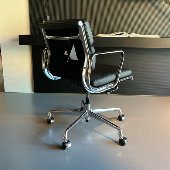 Image 1 of Vitra Eames EA 217 softpad office chair