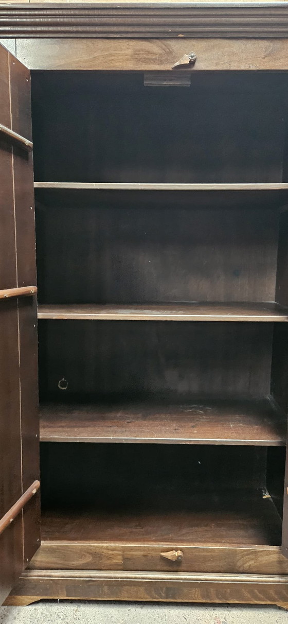 Image 1 of Cabinet oriental classique