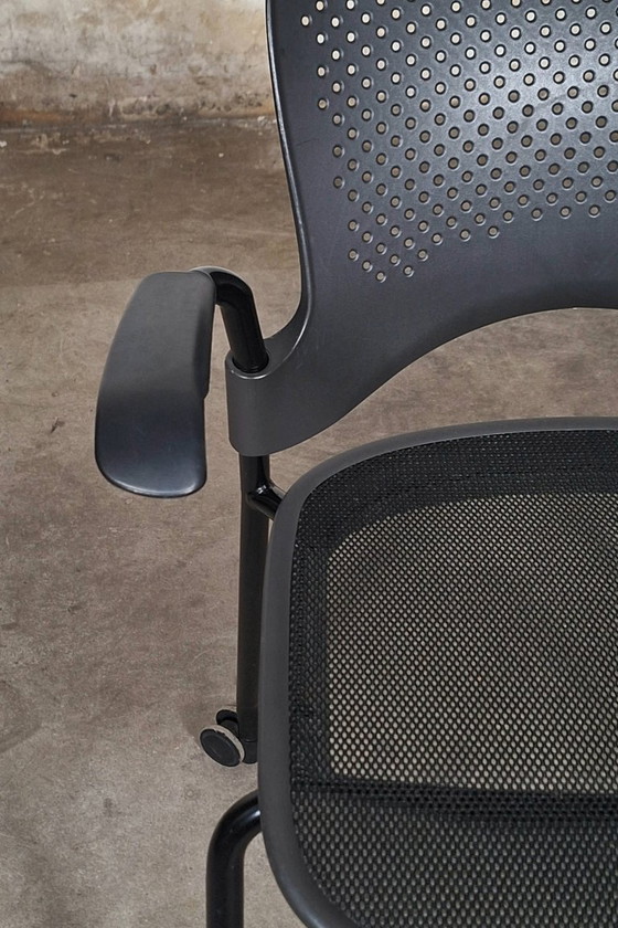 Image 1 of Fauteuil de bureau Herman Miller Caper noir – Design moderne intemporel