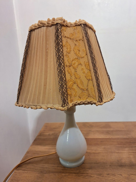 Image 1 of Lampe de table en verre blanc soufflé à la bouche, années 1940
