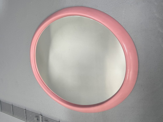 Image 1 of Miroir ovale à rosace des années 1970 - le charme à l'état pur !