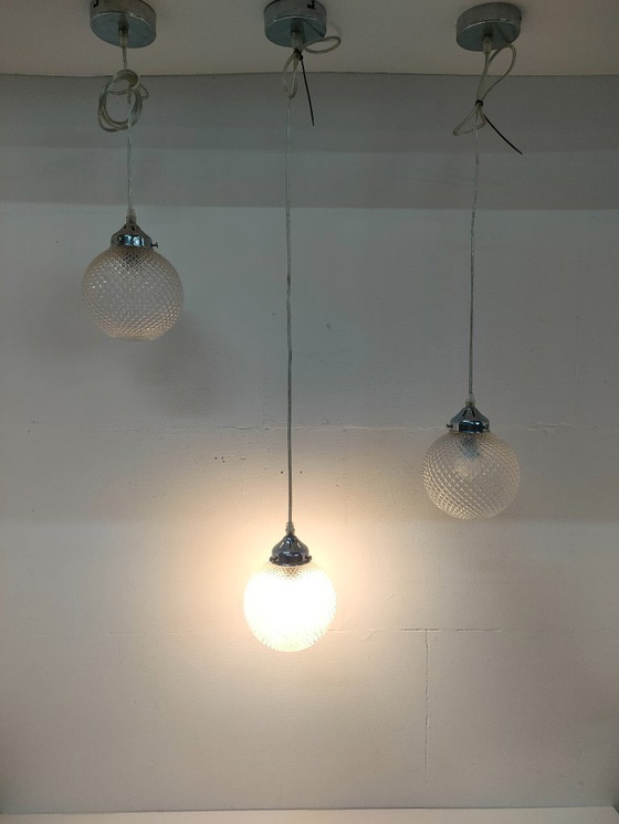 Image 1 of Set of pendant lights with 3 glass globe bulbs