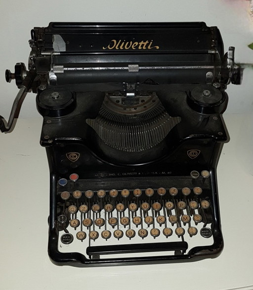 Olivetti M40 typewriter – Italian industrial design (Ivrea, ca. 1930)