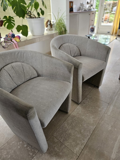 2 Leolux armchairs.