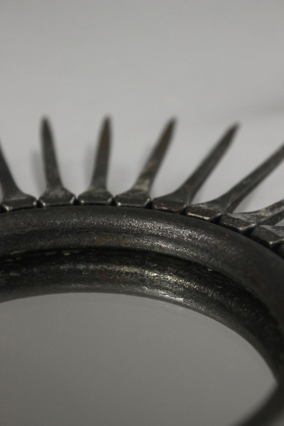 Image 1 of Brutalistische ijzeren spiegel uit circa 1950. Brutalistisch modernistisch ontwerp.