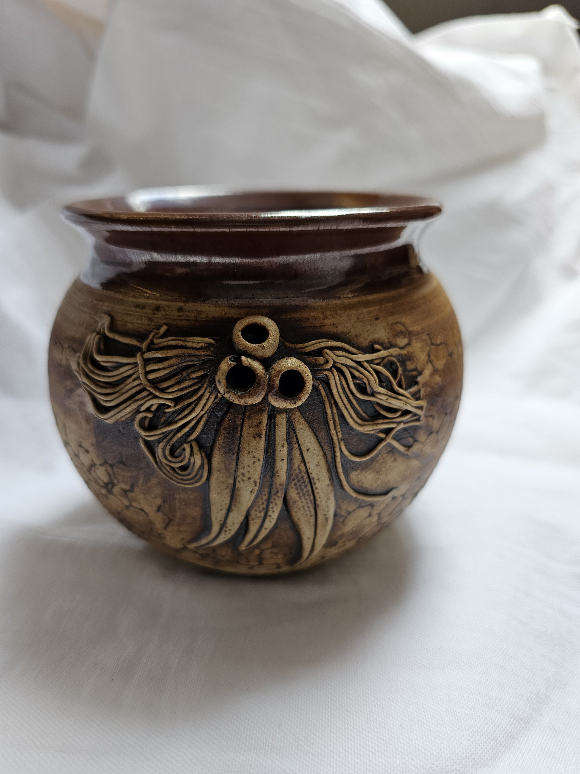 Gum leaf Wartook Pottery jar | €20 | Whoppah