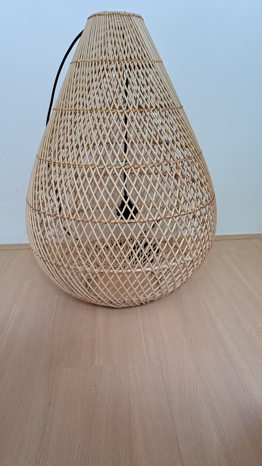 Lampe suspendue Maze en rotin brut