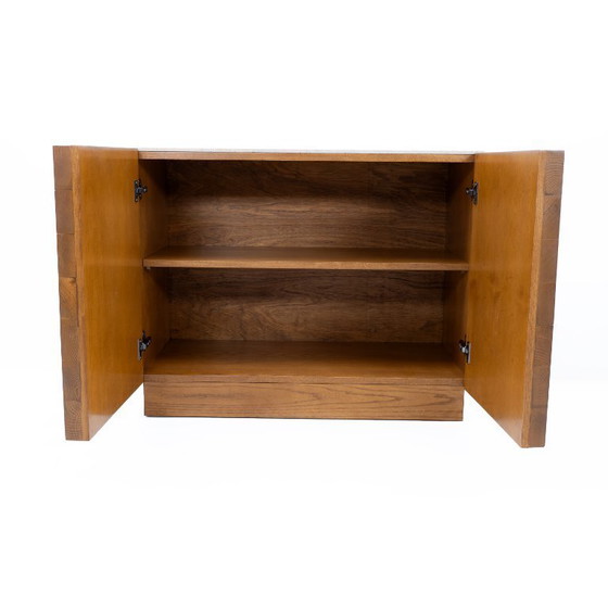 Image 1 of Gebeeldhouwd Italiaans eikenhouten dressoir met travertijn bovenblad