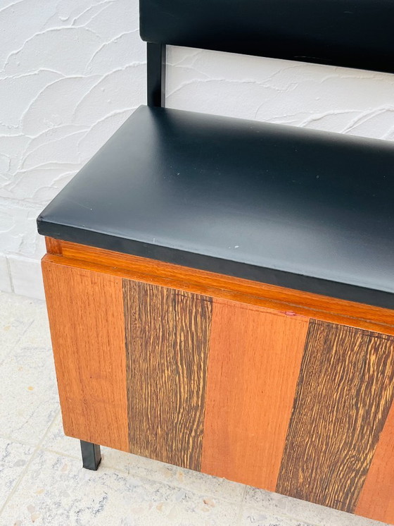 Image 1 of Vintage wandkast met opbergbankje uit de jaren 70.