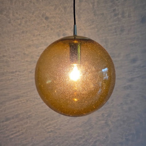 1 di 10: Lampada a sospensione vintage Peill & Putzler Globe – Vetro color ambra “ciliegia” – Ø 34 cm – Nuova nella scatola.