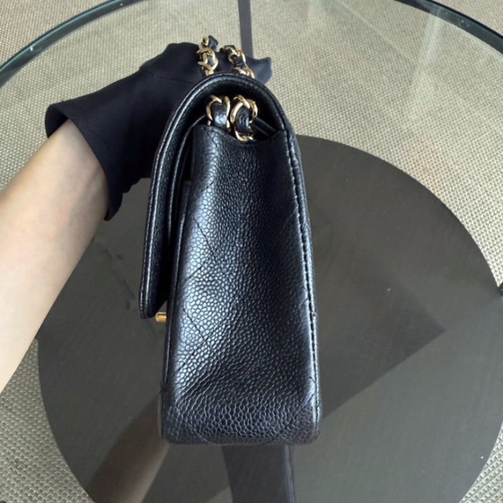 Image 1 of Chanel Classic Flap Medium - Caviar 25CM Gewatteerd generfd kalfsleer Zwart Goudkleurige hardware Serie 13
