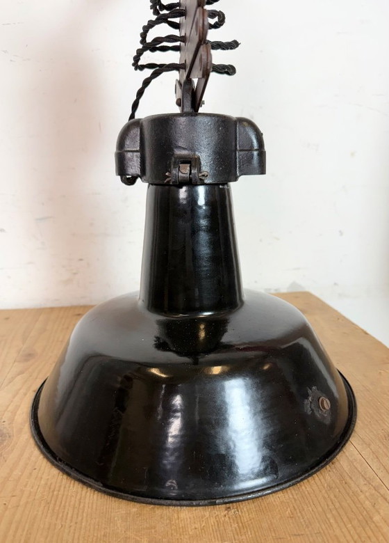 Image 1 of Industriële zwarte emaille schaarplafondlamp, jaren 30