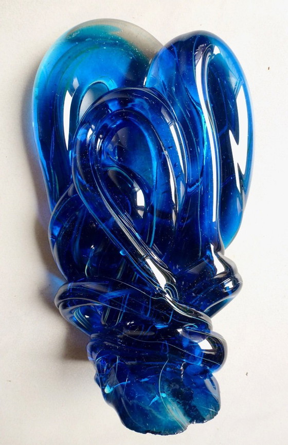 Image 1 of Escultura de botón de cristal maltés 'Verano Azul' de Mdina.