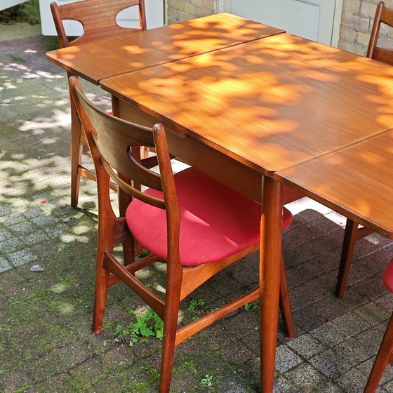 Image 1 of Set da pranzo vintage con 4 sedie e tavolo allungabile.