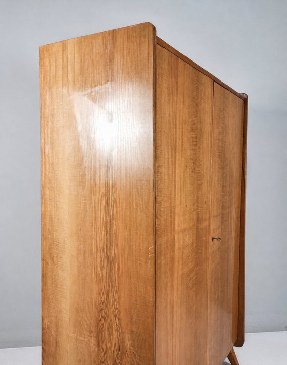 Image 1 of Vintage kledingkast in essenhout van Tatra Nabytok, jaren 70.