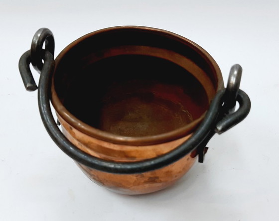 Image 1 of Calderone (pentola) in rame martellato d'epoca con manico in ferro forgiato