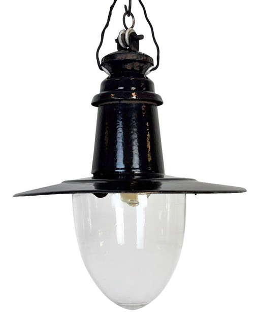 Lámpara colgante industrial alemana de esmalte negro con pantalla de cristal, década de 1930