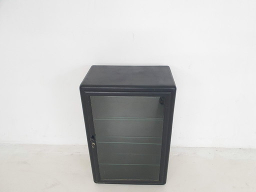 Armoire à pharmacie en métal noir, Pays-Bas, années 1940