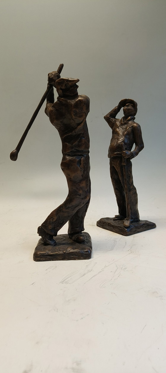 Image 1 of Image de sculpture en bronze et laiton représentant un golfeur, homme suivant