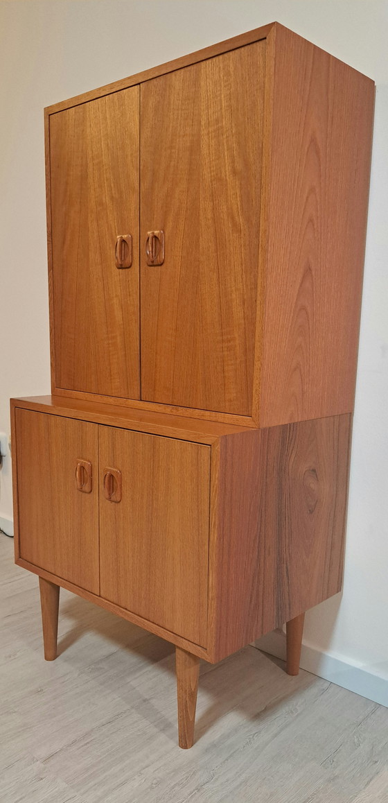 Image 1 of Aparador alto danés de teca de mediados de siglo, década de 1960: mueble de dos piezas, en excelente estado.