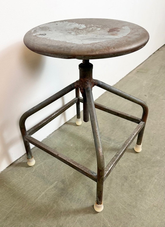Image 1 of Tabouret pivotant industriel en fer, hauteur réglable, années 1960